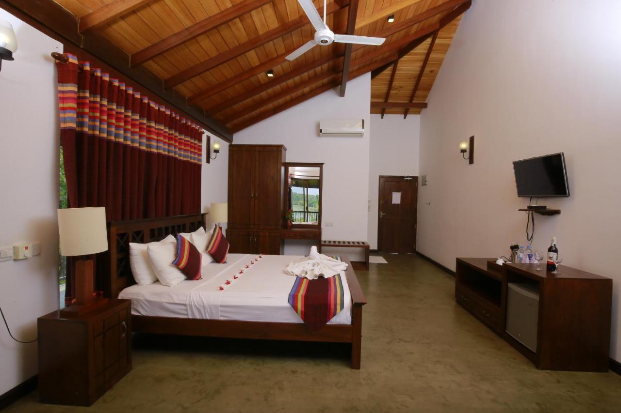 Diya Dahara Lake Resort Yala Exterior foto