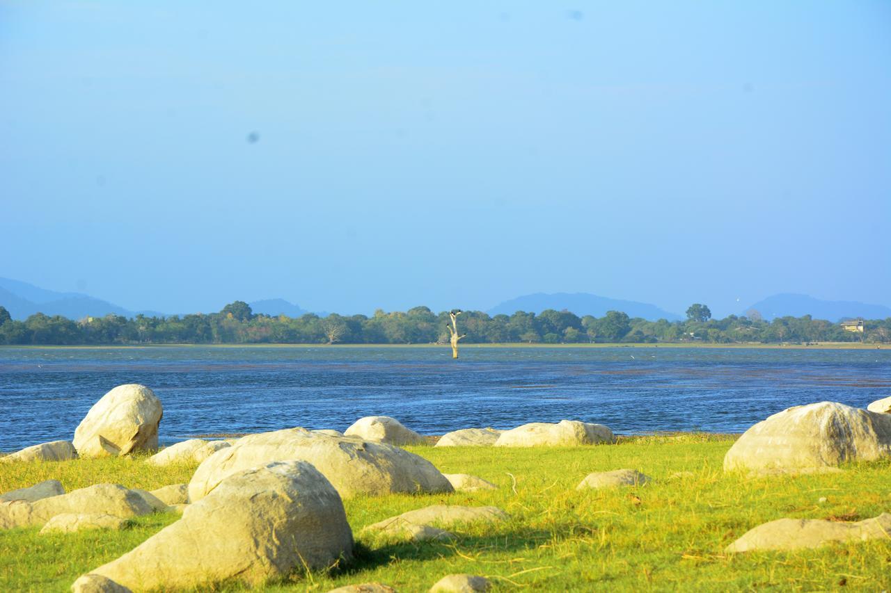 Diya Dahara Lake Resort Yala Exterior foto