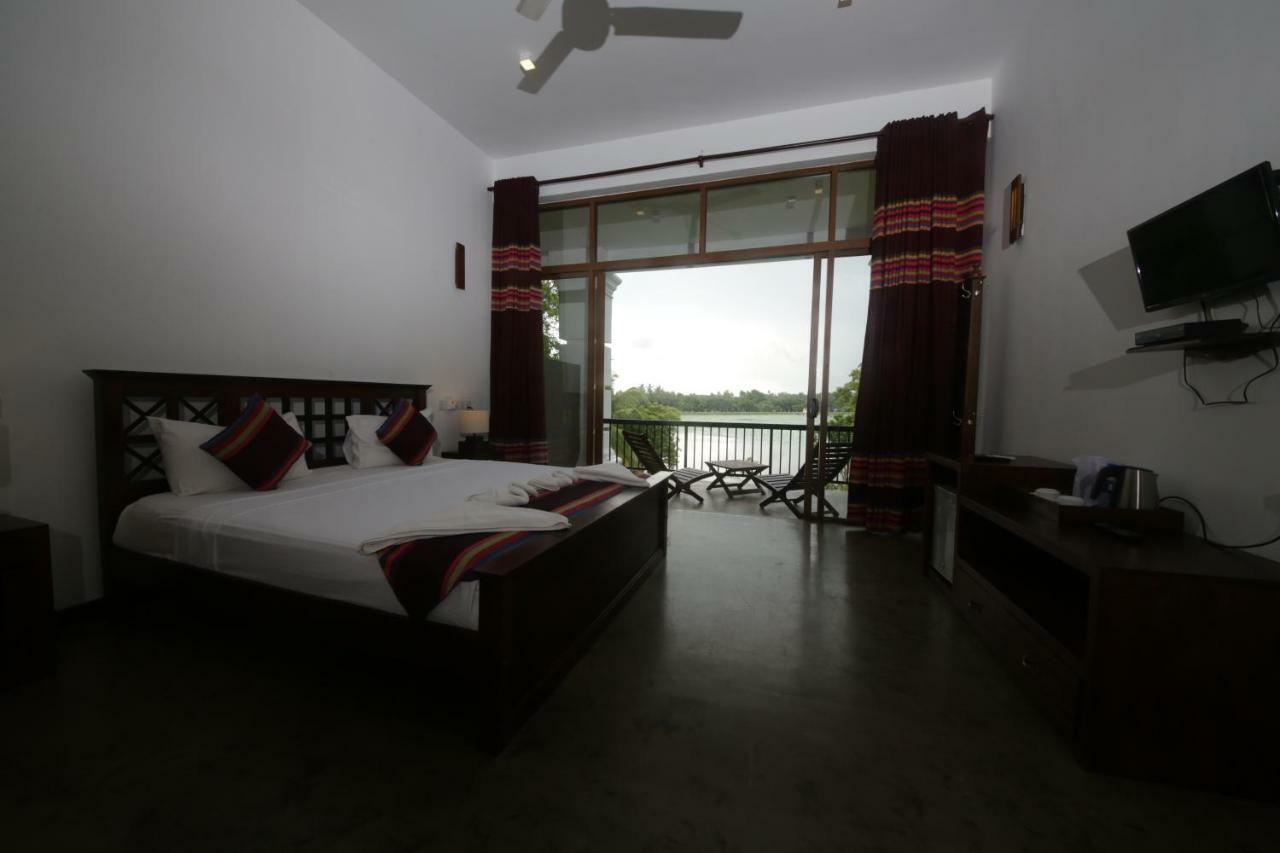 Diya Dahara Lake Resort Yala Exterior foto